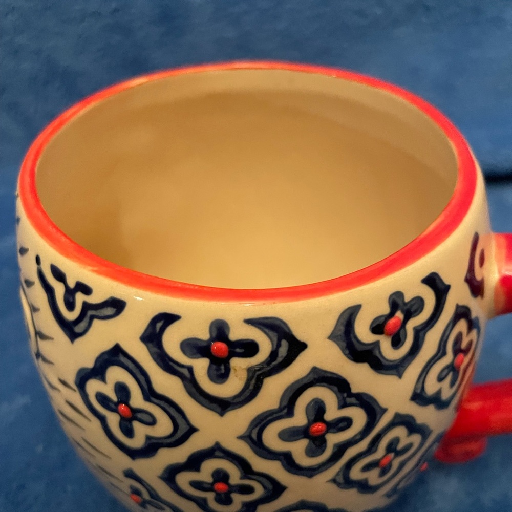Highly Collectible Yokohama studio Blue & White Hand Painted Hedgehog Mug - Picture 3 of 4